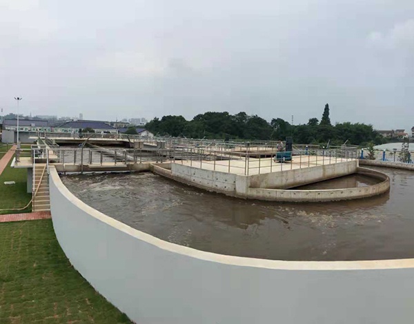 本实用新型无需更换滤材即可进行滤速调节