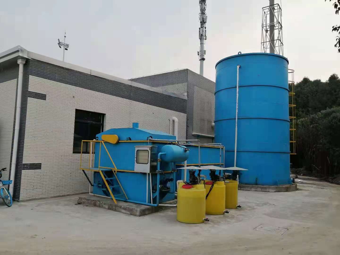 企业日排放含磷酸三钠废水约200吨