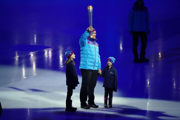 中国大学生代表团亮相普莱西德湖大冬会 25名运