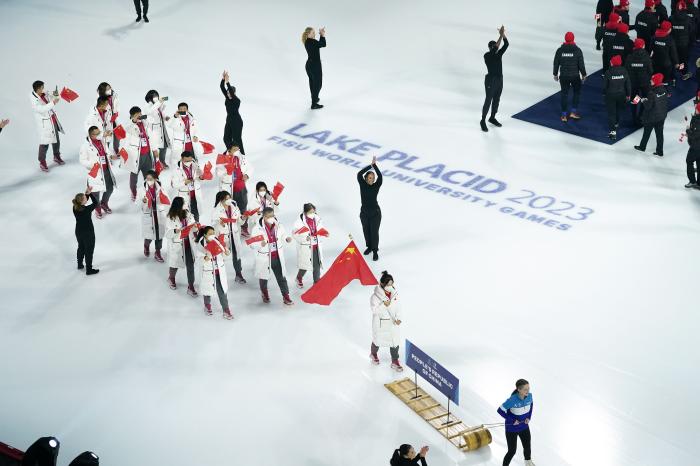 中国大学生代表团亮相普莱西德湖大冬会 25名运