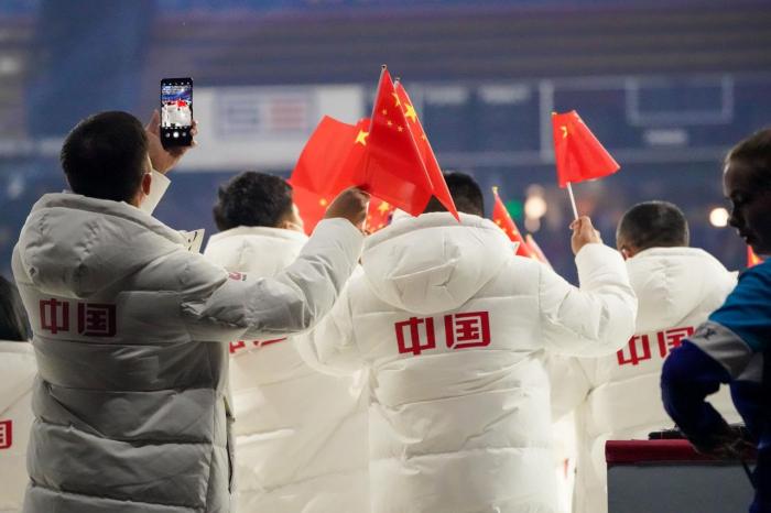 中国大学生代表团亮相普莱西德湖大冬会 25名运