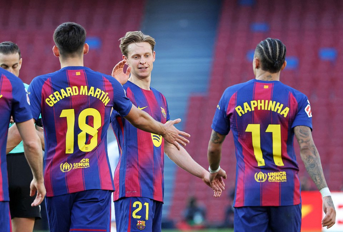 巴萨中场核心德容复出引主帅抉择，贝尔纳尔能