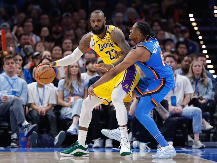 NBA常规赛焦点战：湖人雷霆对决东契奇亚历山大