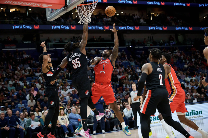 NBA常规赛焦点战：湖人雷霆对决东契奇亚历山大