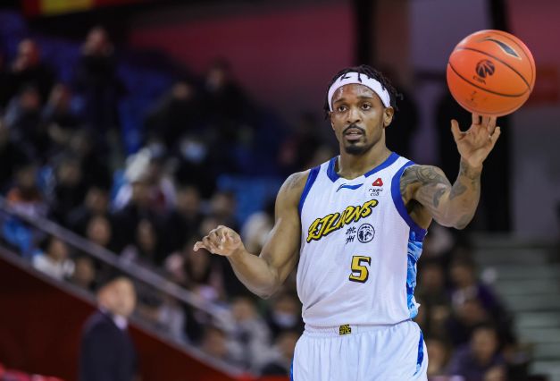 广厦逆转宁波迎三连胜 布朗复出助队反超