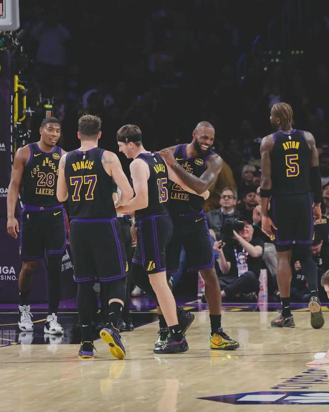 湖人核心伤停首战失利 未来阵容调整引关注